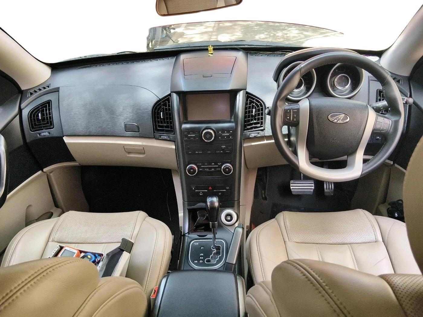 2017 Mahindra XUV500 W10 AT, Diesel, Automatic, 53,115 km, interior