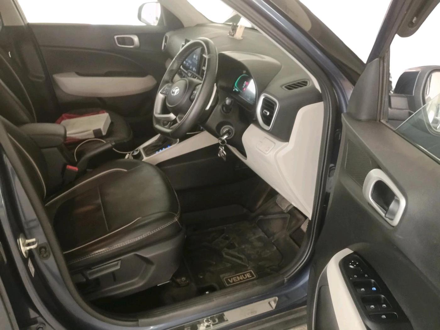 2023 Hyundai VENUE S (O) 1.0 Turbo Petrol DCT, Petrol, Automatic, 13,258 km, interior