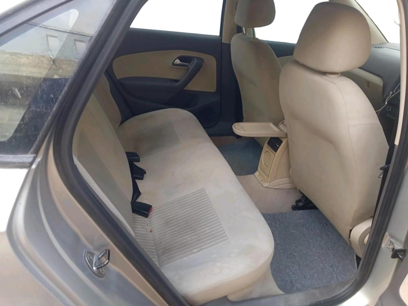 2013 Volkswagen Vento COMFORTLINE 1.6, Petrol, Manual, 1,01,658 km, interior