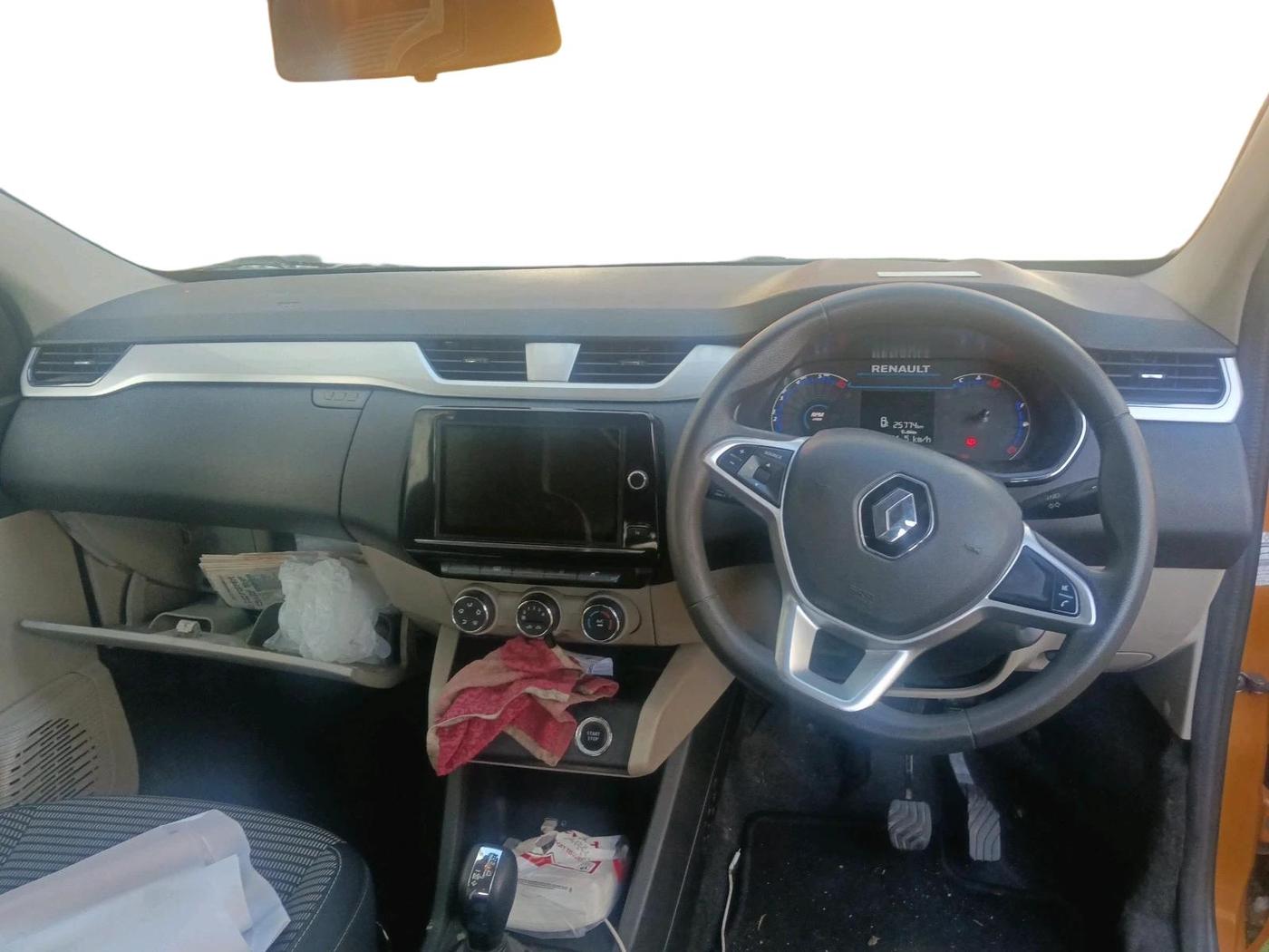 2023 Renault TRIBER RXZ AMT, Petrol, Automatic, 25,774 km, interior