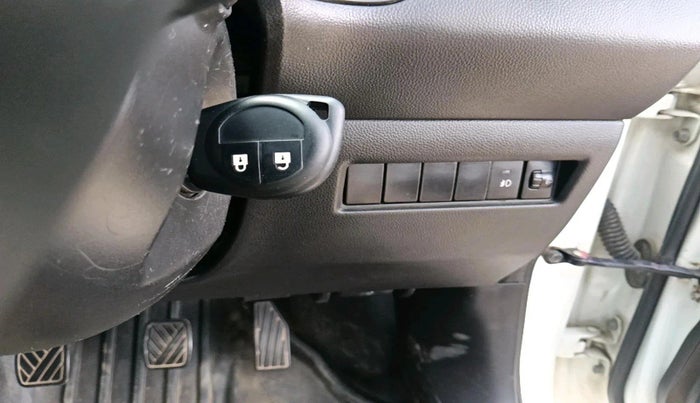 2020 Maruti Swift VXI, Petrol, Manual, 1,18,000 km, interior