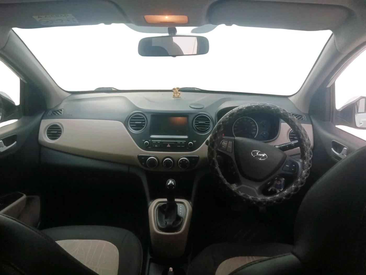 2017 Hyundai Grand i10 SPORTZ (O) AT 1.2 KAPPA VTVT, Petrol, Automatic, 75,716 km, interior