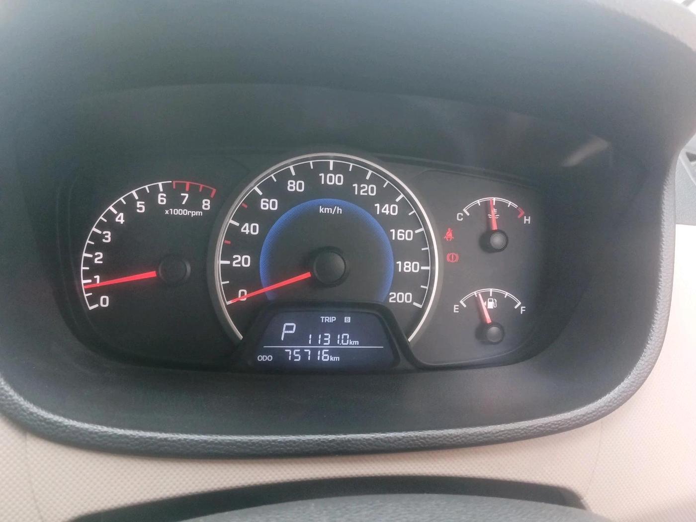 2017 Hyundai Grand i10 SPORTZ (O) AT 1.2 KAPPA VTVT, Petrol, Automatic, 75,716 km, interior