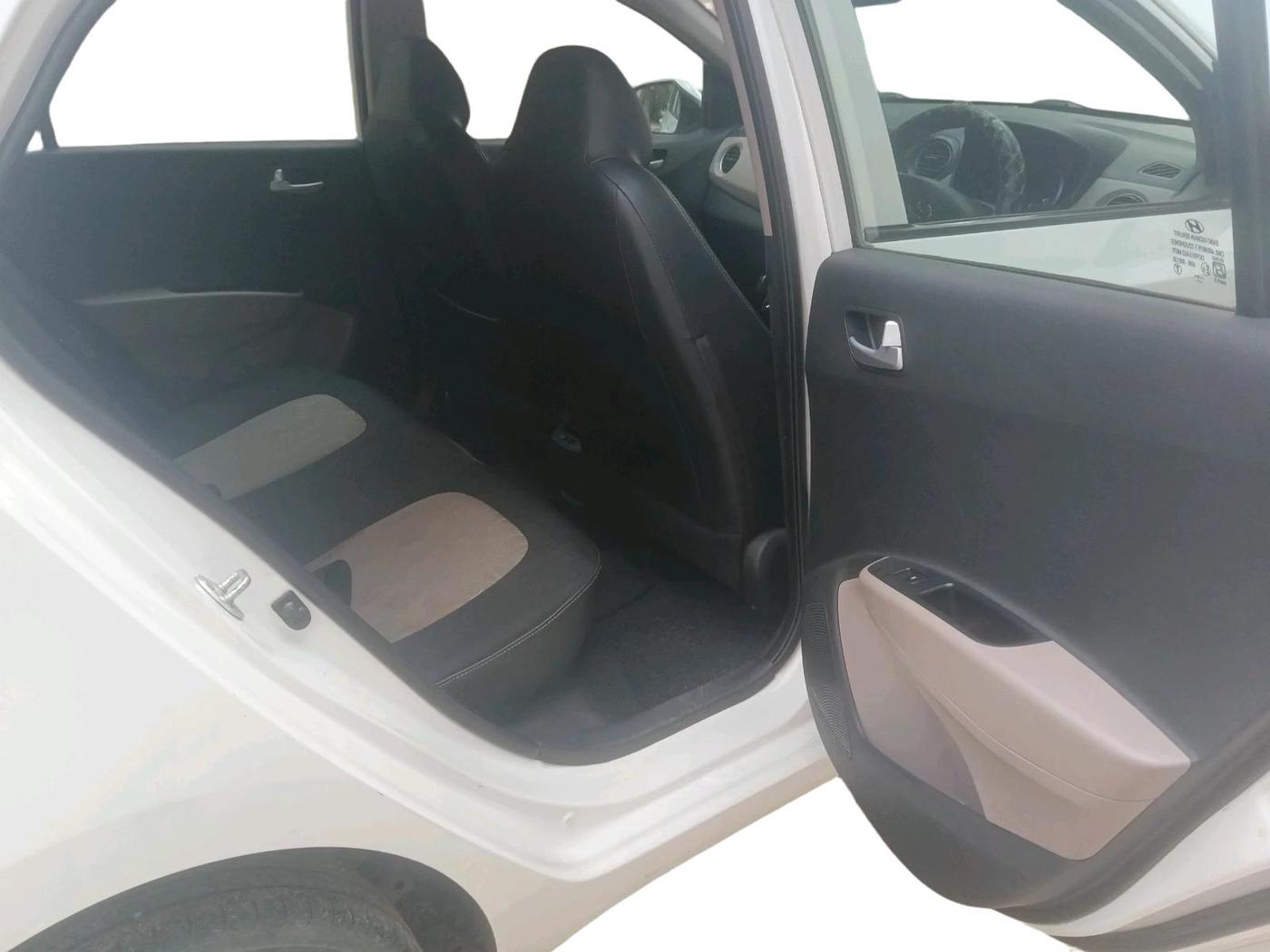 2017 Hyundai Grand i10 SPORTZ (O) AT 1.2 KAPPA VTVT, Petrol, Automatic, 75,716 km, interior