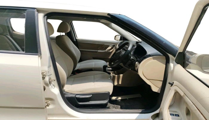 2011 Skoda Fabia AMBIENTE 1.2 MPI, Petrol, Manual, 1,27,815 km, interior