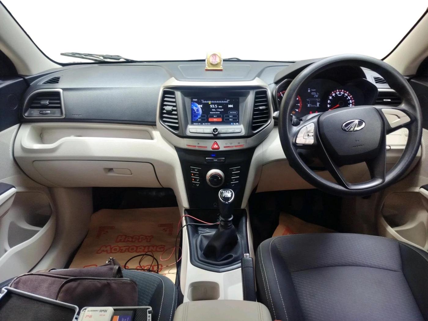 2019 Mahindra XUV300 W6 1.2 PETROL, Petrol, Manual, 87,215 km, interior