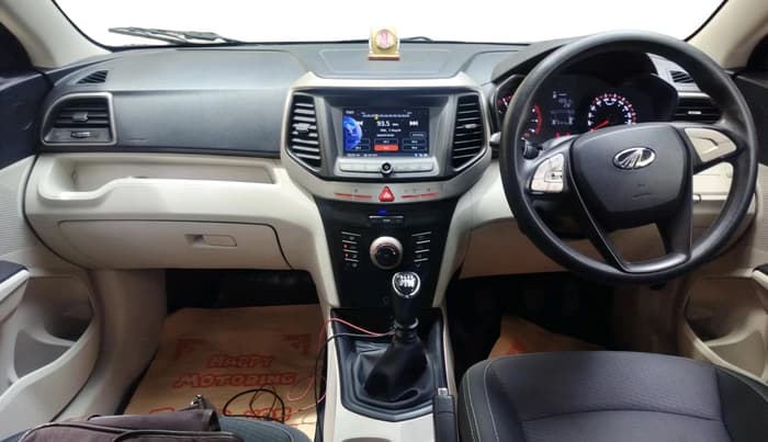2019 Mahindra XUV300 W6 1.2 PETROL, Petrol, Manual, 87,215 km, interior