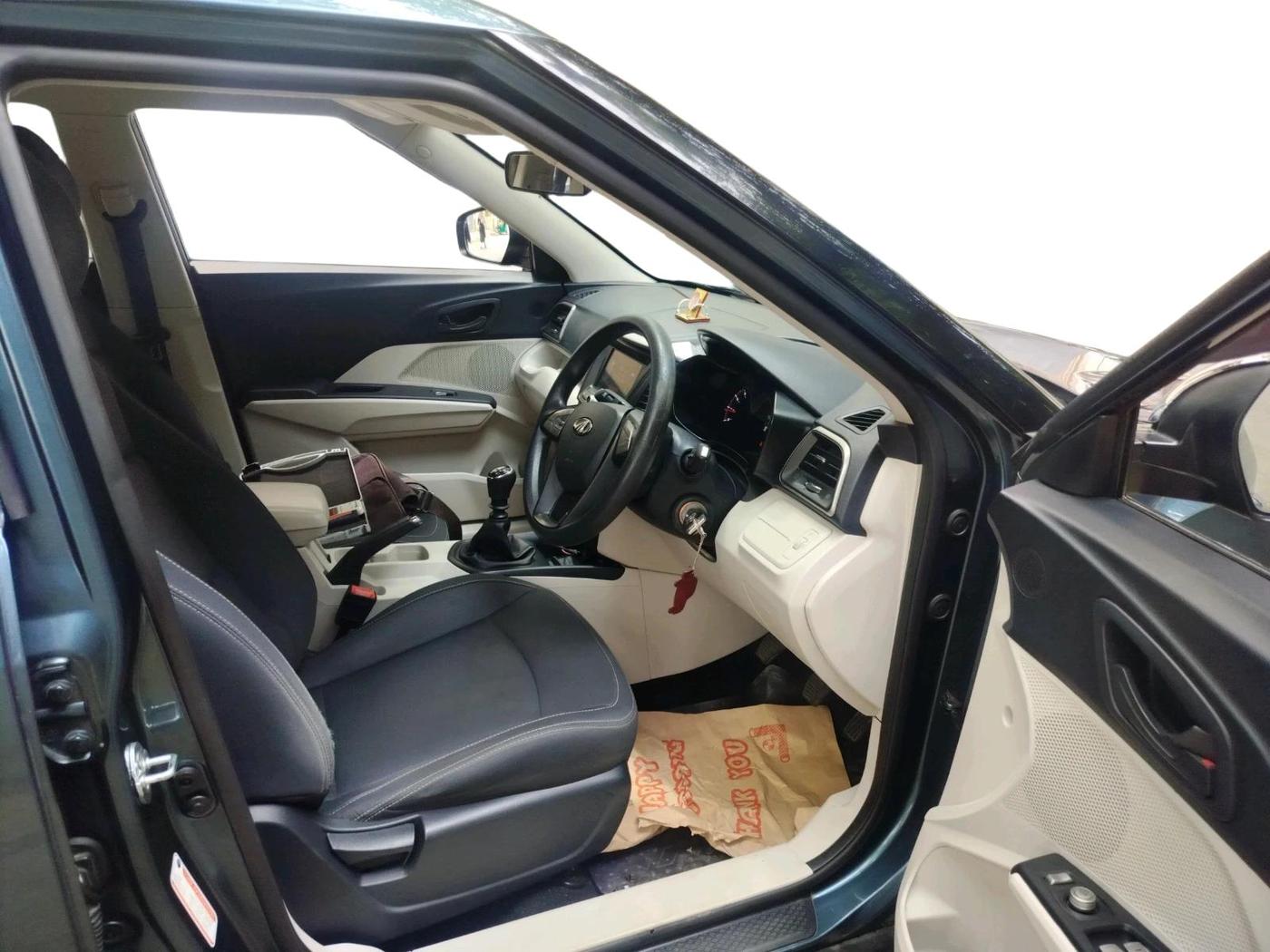 2019 Mahindra XUV300 W6 1.2 PETROL, Petrol, Manual, 87,215 km, interior