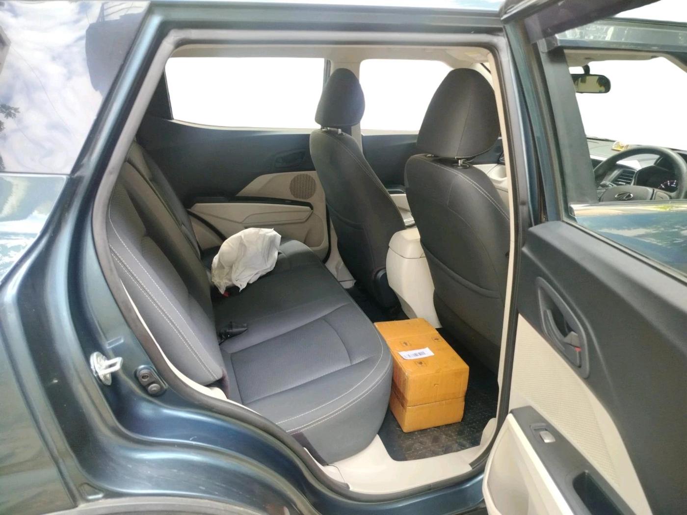 2019 Mahindra XUV300 W6 1.2 PETROL, Petrol, Manual, 87,215 km, interior