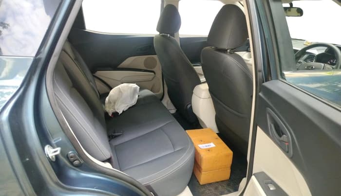 2019 Mahindra XUV300 W6 1.2 PETROL, Petrol, Manual, 87,215 km, interior