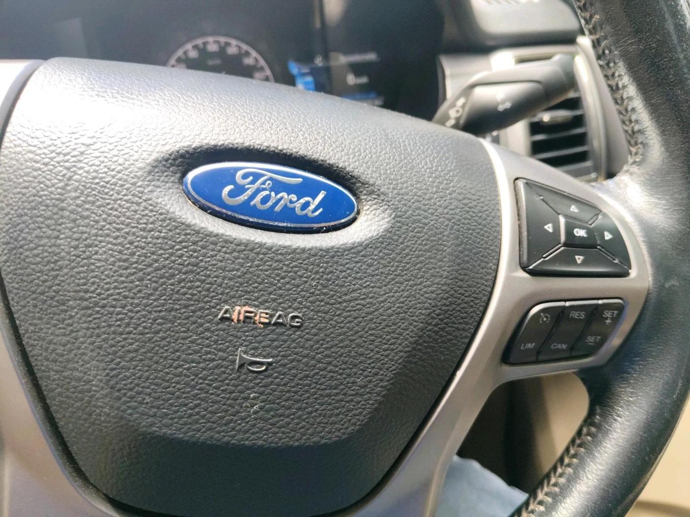 2016 Ford Endeavour TREND 2.2 4X2 AT, Diesel, Automatic, 95,276 km, interior