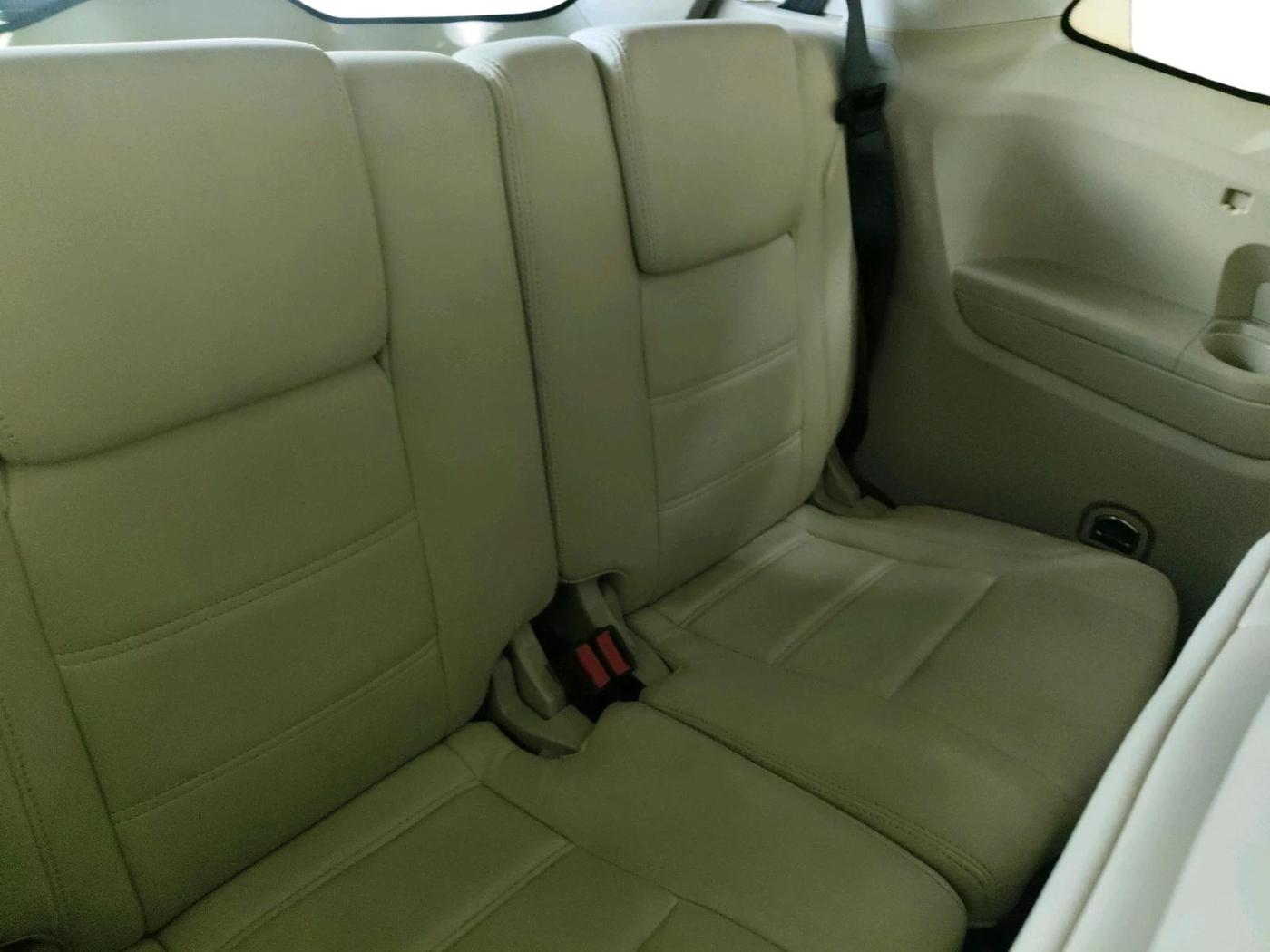 2016 Ford Endeavour TREND 2.2 4X2 AT, Diesel, Automatic, 95,276 km, interior