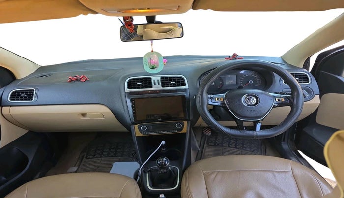 2015 Volkswagen Polo HIGHLINE1.5L, Diesel, Manual, 80,089 km, interior