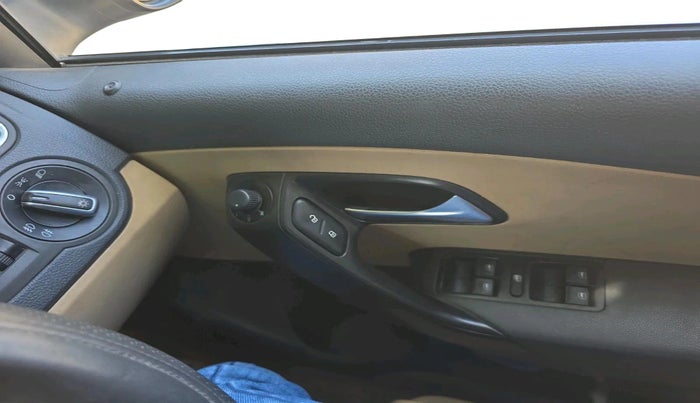 2015 Volkswagen Polo HIGHLINE1.5L, Diesel, Manual, 80,089 km, interior