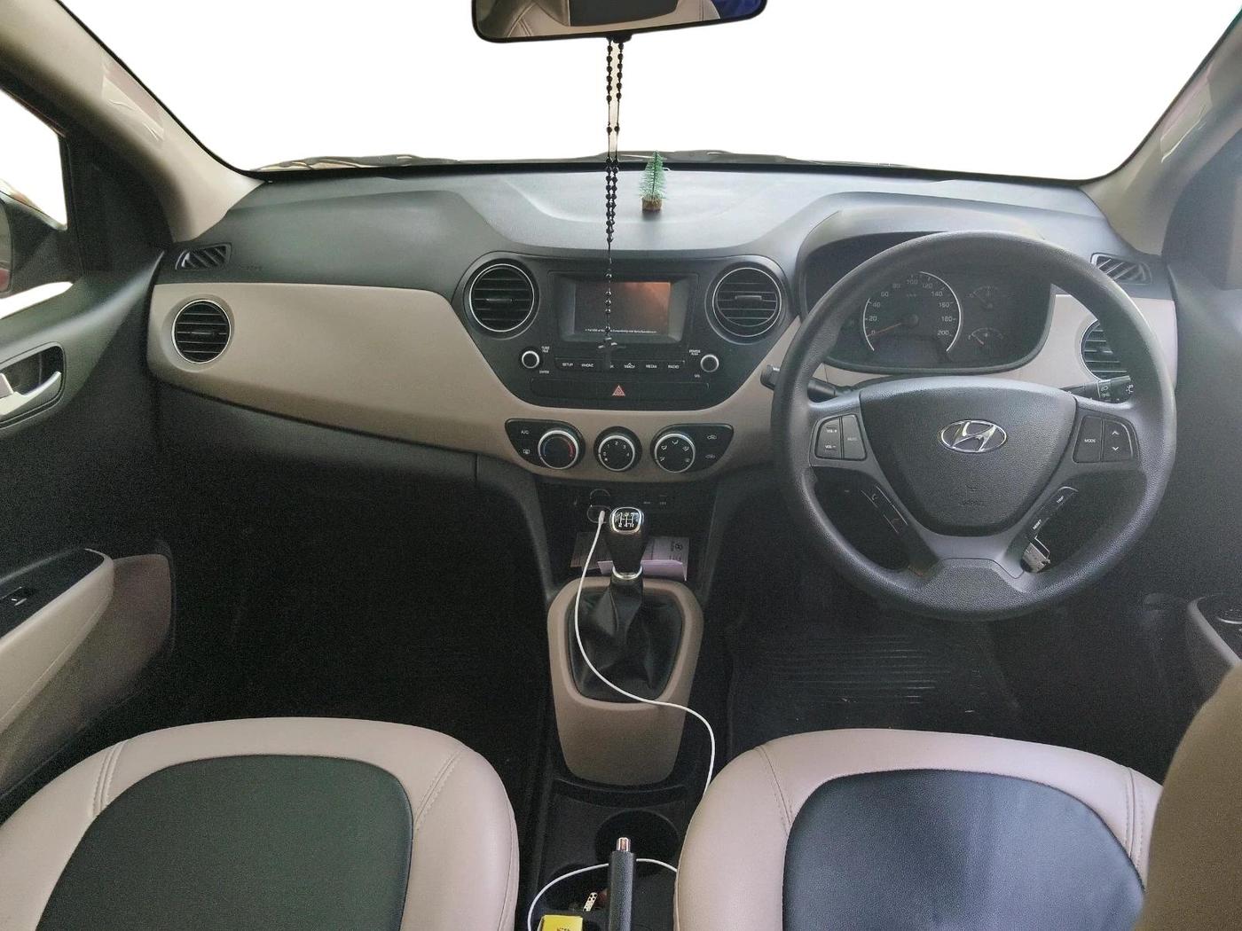 2017 Hyundai Grand i10 SPORTZ 1.2 KAPPA VTVT, Petrol, Manual, 1,04,995 km, interior