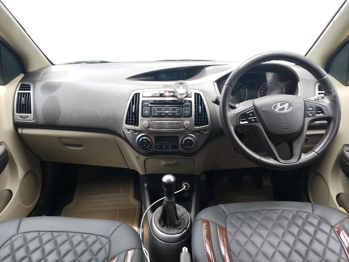 2014 Hyundai i20 SPORTZ 1.2, Petrol, Manual, 52,089 km, interior