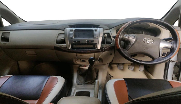 2014 Toyota Innova 2.5 VX 8 STR, Diesel, Manual, 92,168 km, interior