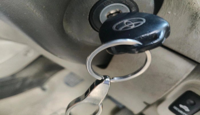 2014 Toyota Innova 2.5 VX 8 STR, Diesel, Manual, 92,168 km, interior