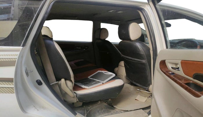 2014 Toyota Innova 2.5 VX 8 STR, Diesel, Manual, 92,168 km, interior