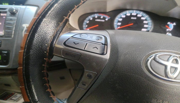 2014 Toyota Innova 2.5 VX 8 STR, Diesel, Manual, 92,168 km, interior