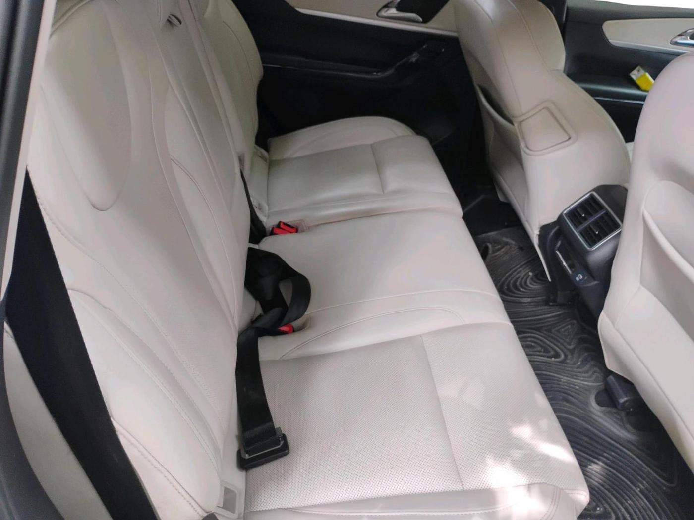 2021 Mahindra XUV700 AX 7 P AT 7 STR, Petrol, Automatic, 36,236 km, interior