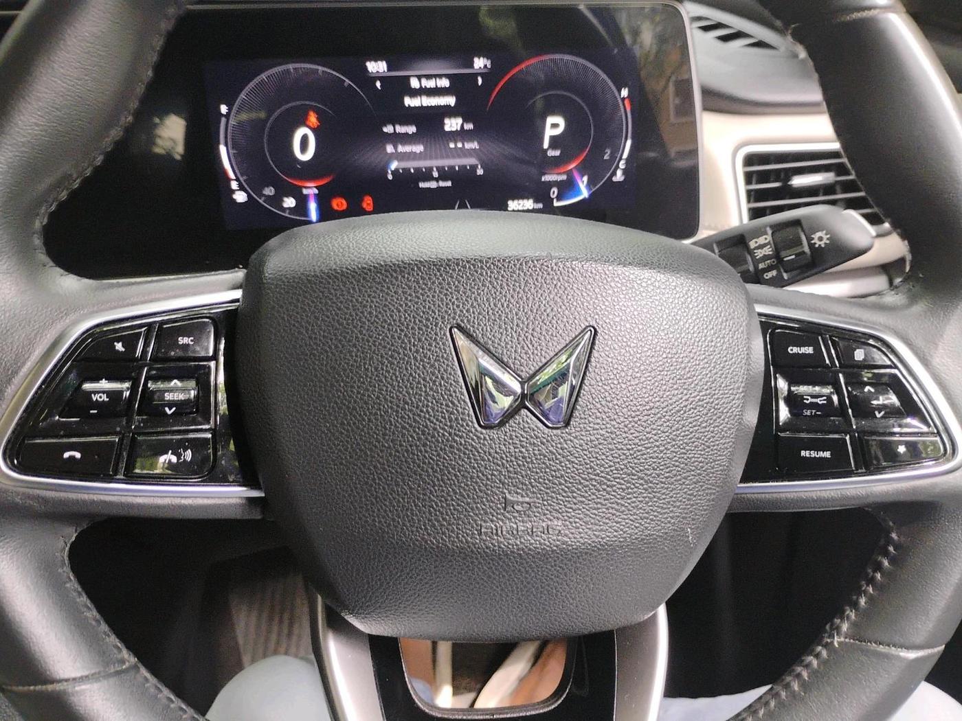 2021 Mahindra XUV700 AX 7 P AT 7 STR, Petrol, Automatic, 36,236 km, interior