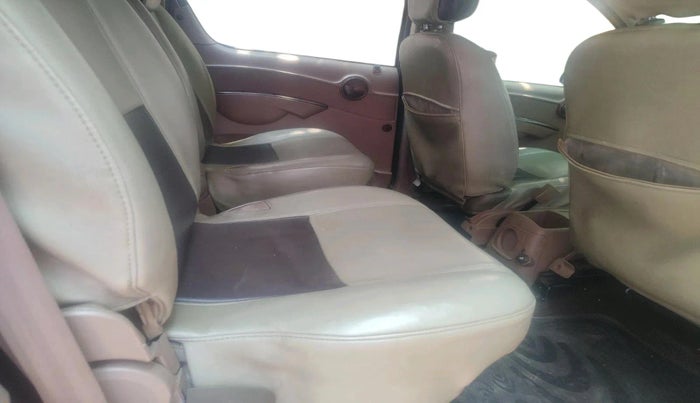 2010 Mahindra Xylo E4, Diesel, Manual, 1,12,814 km, interior