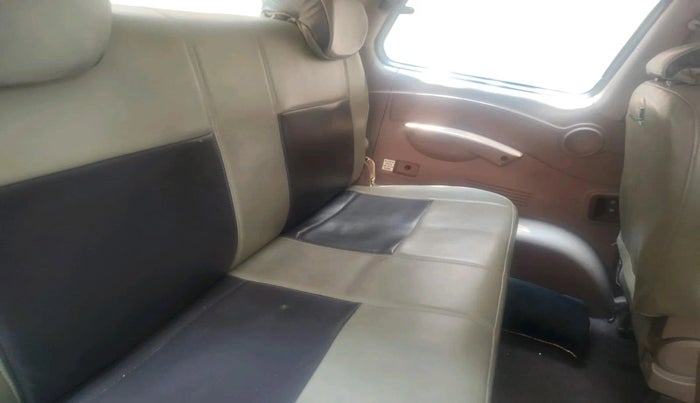 2010 Mahindra Xylo E4, Diesel, Manual, 1,12,814 km, interior