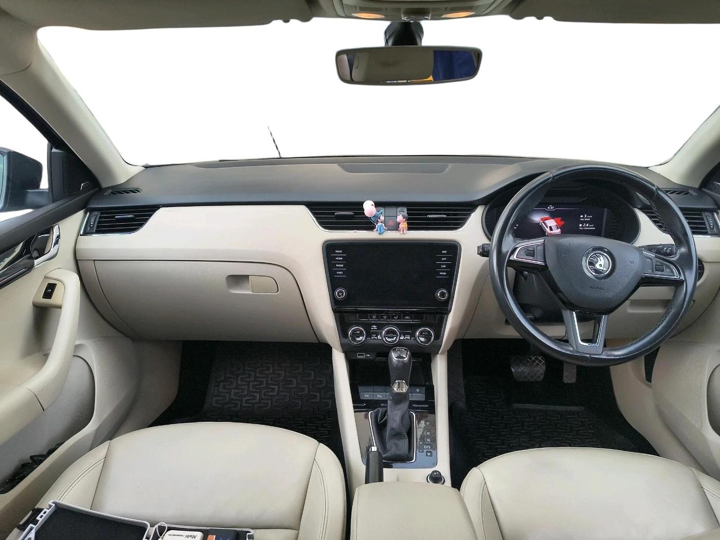 2019 Skoda Octavia L&K 1.8 TSI AT, Petrol, Automatic, 1,22,755 km, interior