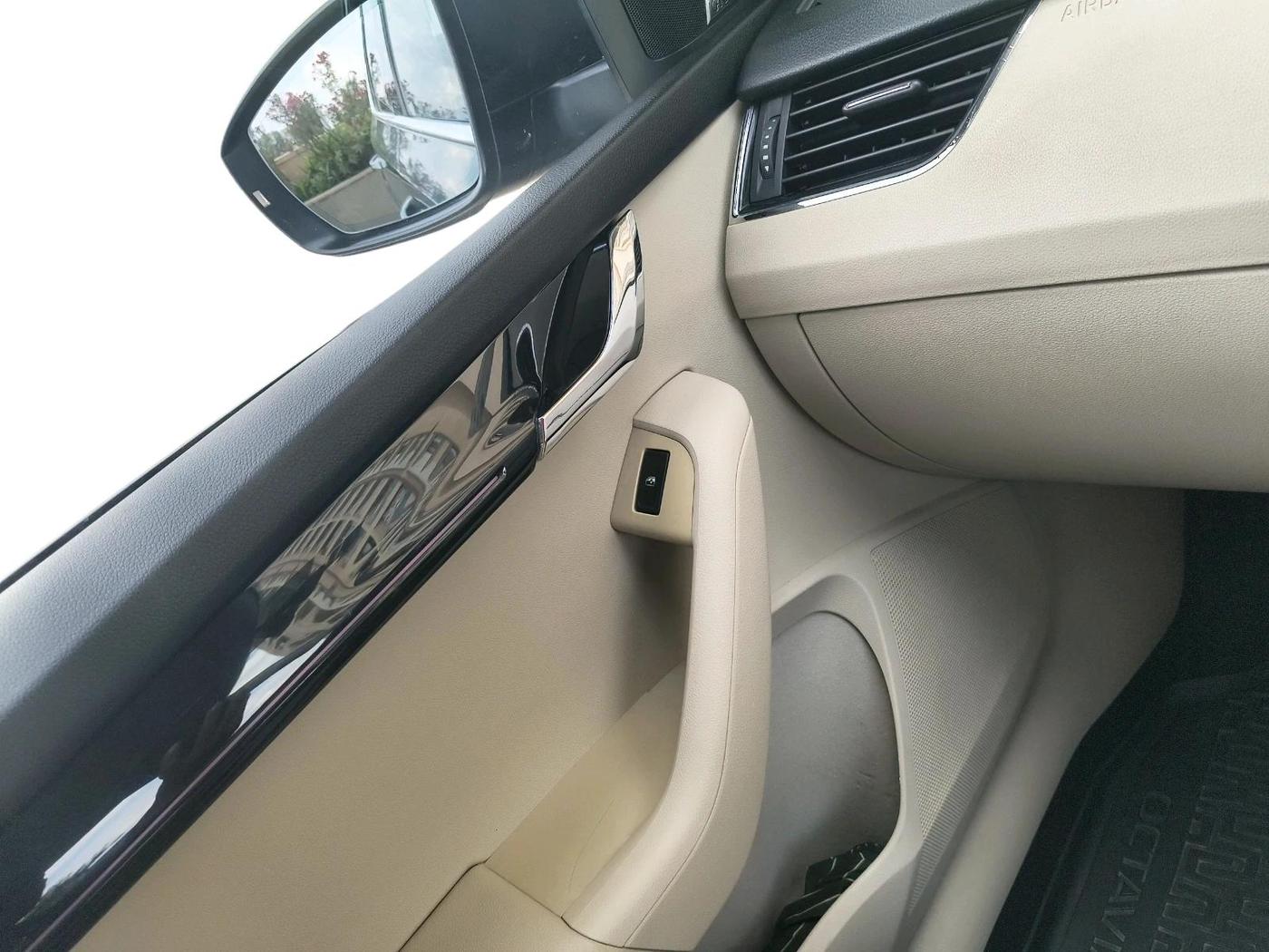 2019 Skoda Octavia L&K 1.8 TSI AT, Petrol, Automatic, 1,22,755 km, interior