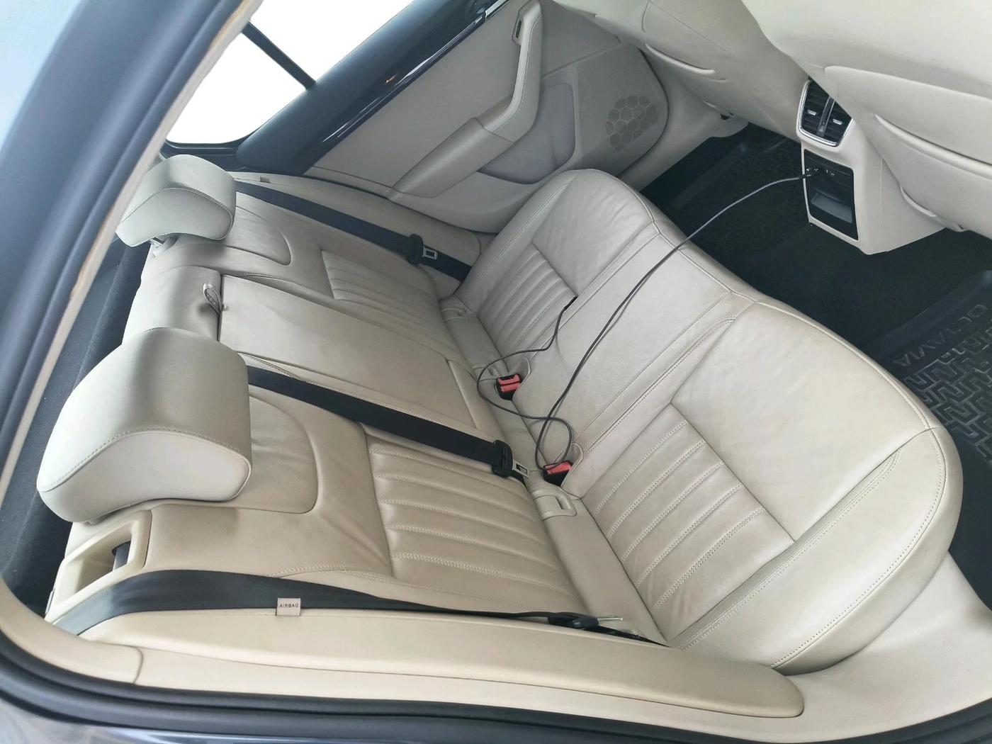 2019 Skoda Octavia L&K 1.8 TSI AT, Petrol, Automatic, 1,22,755 km, interior