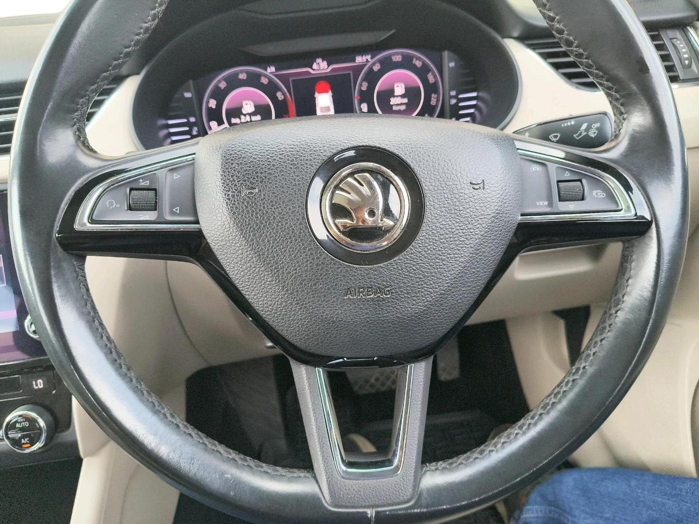 2019 Skoda Octavia L&K 1.8 TSI AT, Petrol, Automatic, 1,22,755 km, interior