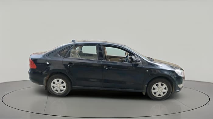 2012 Skoda Rapid AMBITION 1.6 MPI MT, Petrol, Manual, 1,09,569 km, exterior
