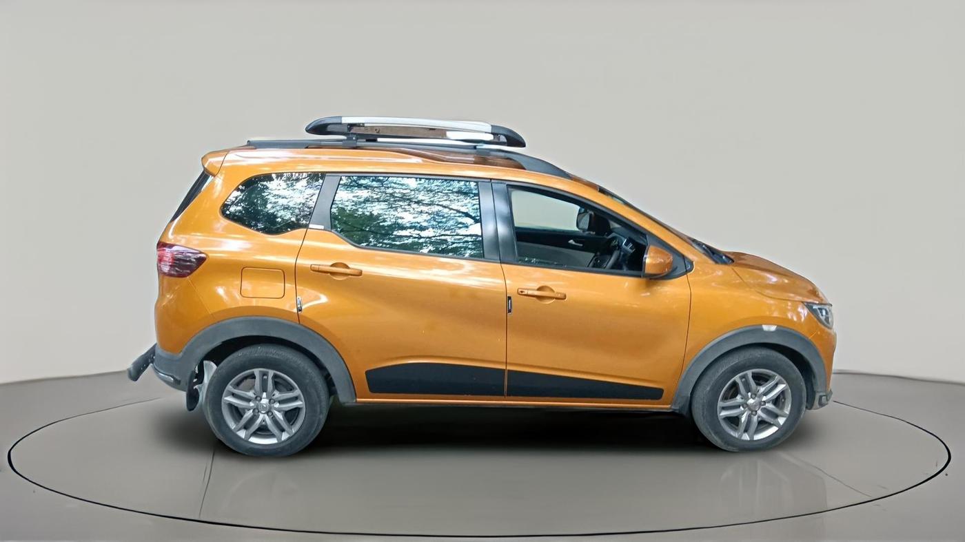 2020 Renault TRIBER RXZ, Petrol, Manual, 30,591 km, exterior