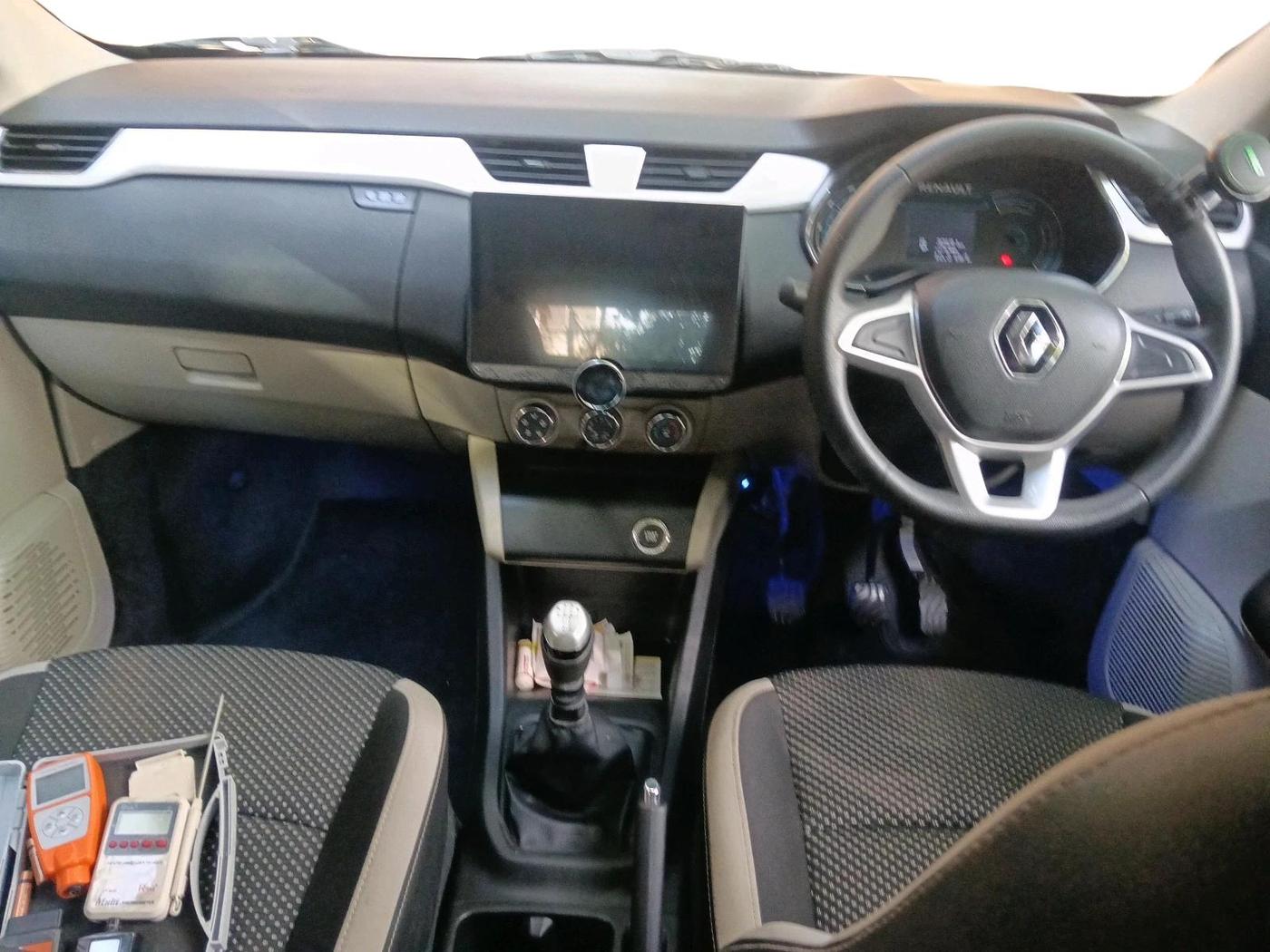 2020 Renault TRIBER RXZ, Petrol, Manual, 30,591 km, interior