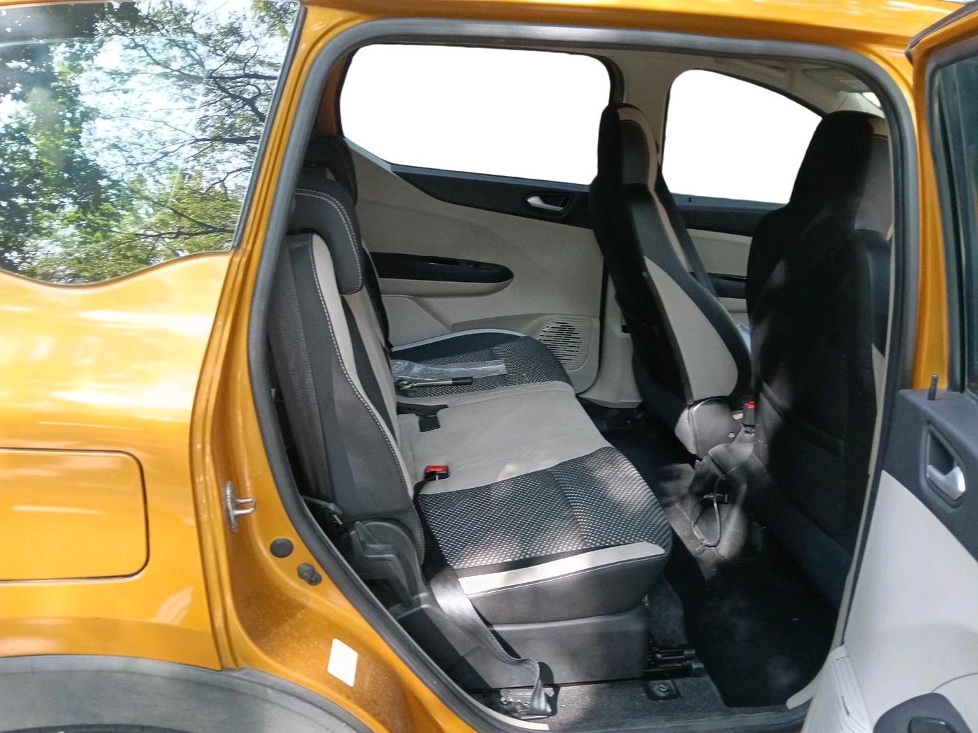 2020 Renault TRIBER RXZ, Petrol, Manual, 30,591 km, interior