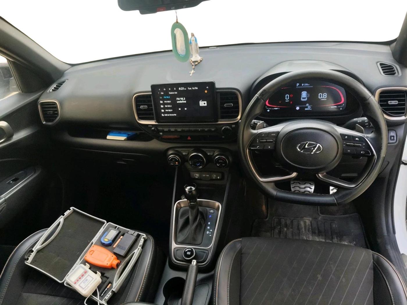 2023 Hyundai VENUE SX(O) 1.0 Turbo DCT Knight Edition, Petrol, Automatic, 28,437 km, interior