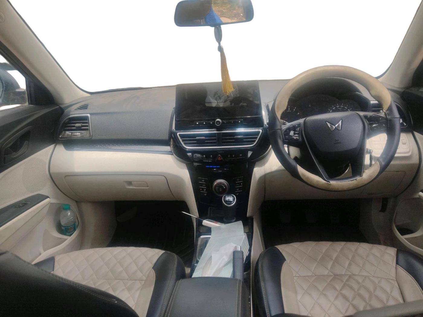 2024 Mahindra XUV 3XO MX3 1.2 L TCMPFi, Petrol, Manual, 79,671 km, interior