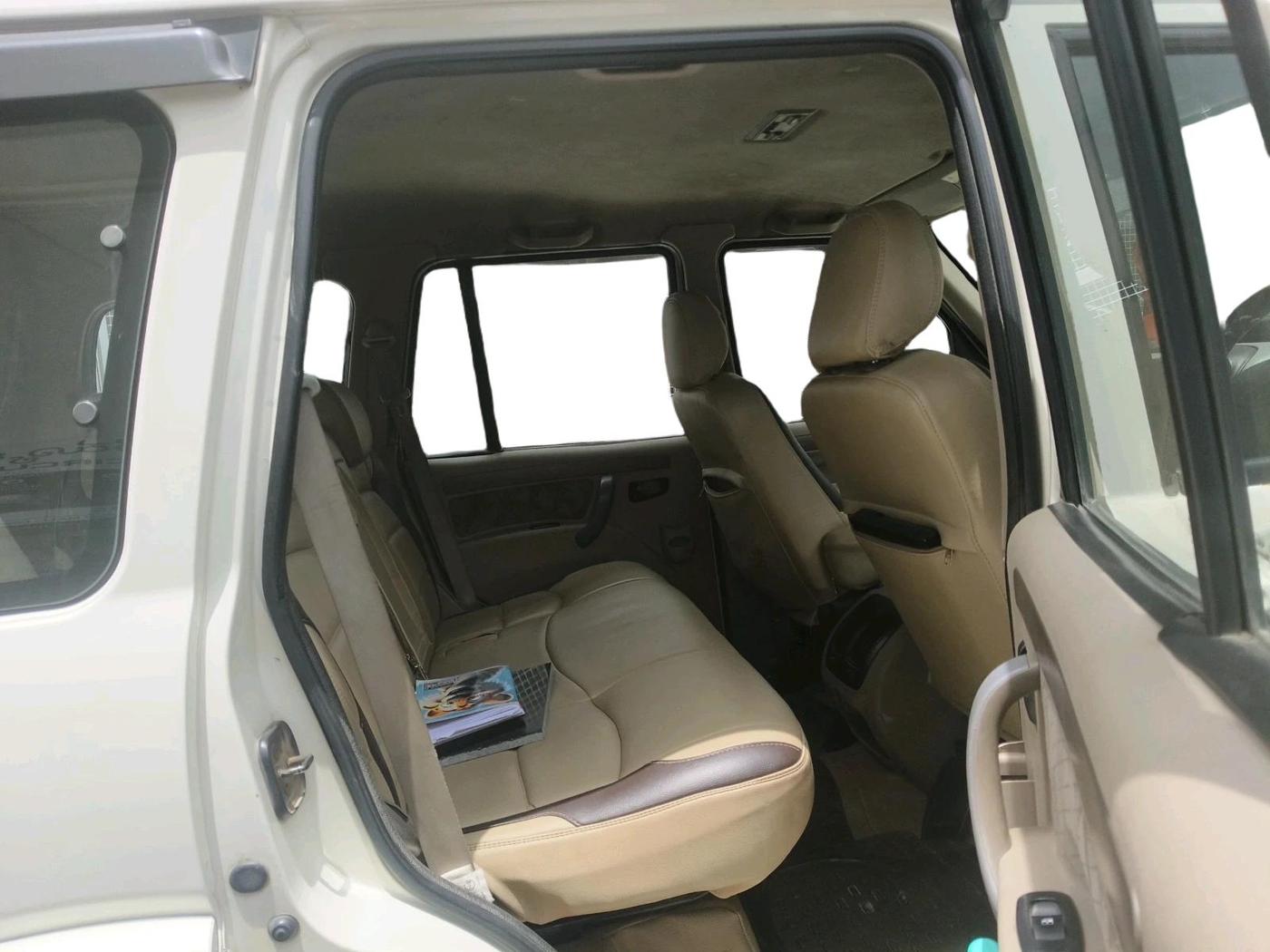 2013 Mahindra Scorpio VLX 2WD, Diesel, Manual, 1,18,209 km, interior