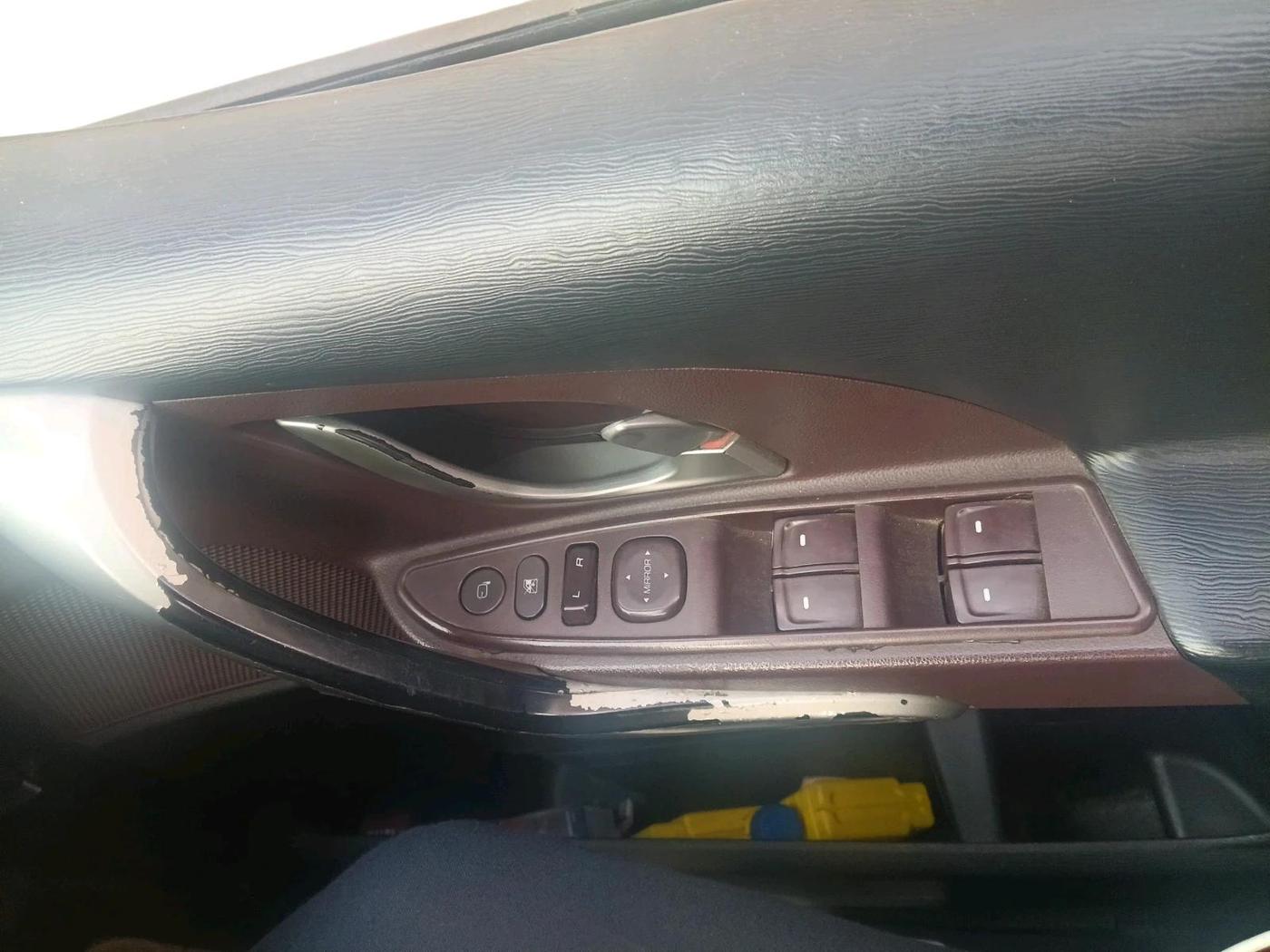 2011 Mahindra XUV500 W8, Diesel, Manual, 2,11,641 km, interior
