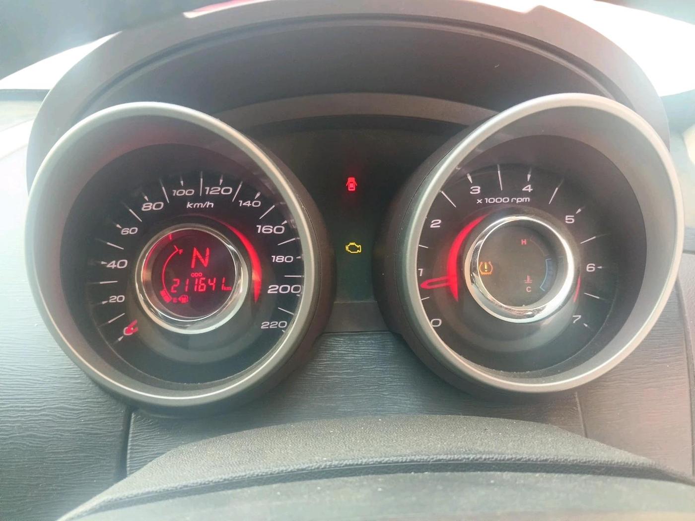 2011 Mahindra XUV500 W8, Diesel, Manual, 2,11,641 km, interior