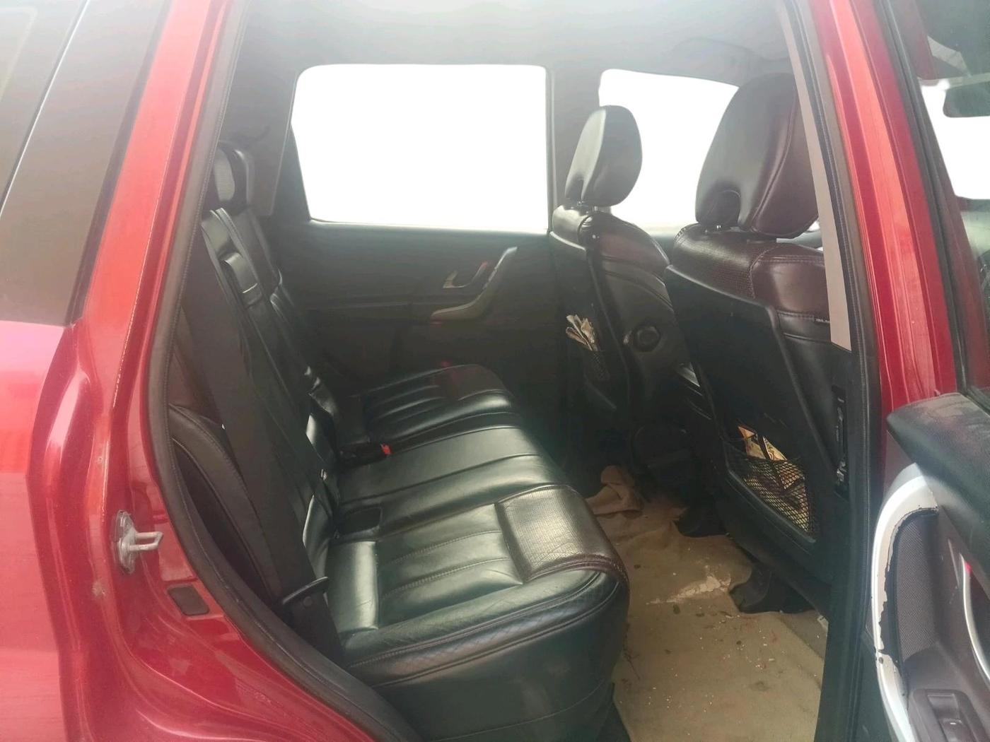 2011 Mahindra XUV500 W8, Diesel, Manual, 2,11,641 km, interior