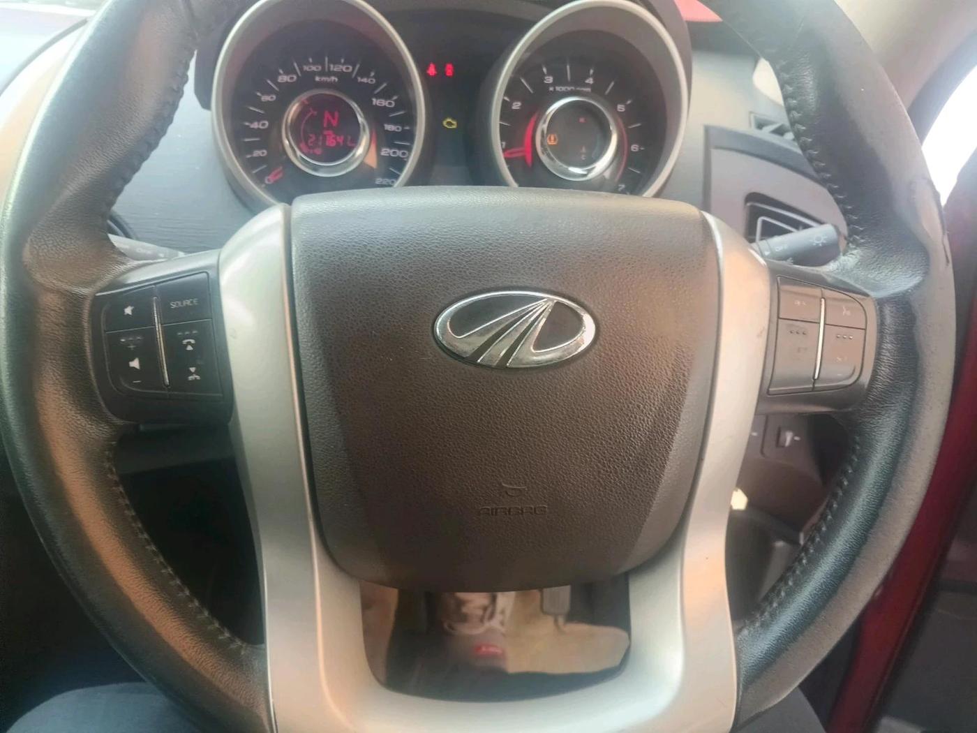 2011 Mahindra XUV500 W8, Diesel, Manual, 2,11,641 km, interior