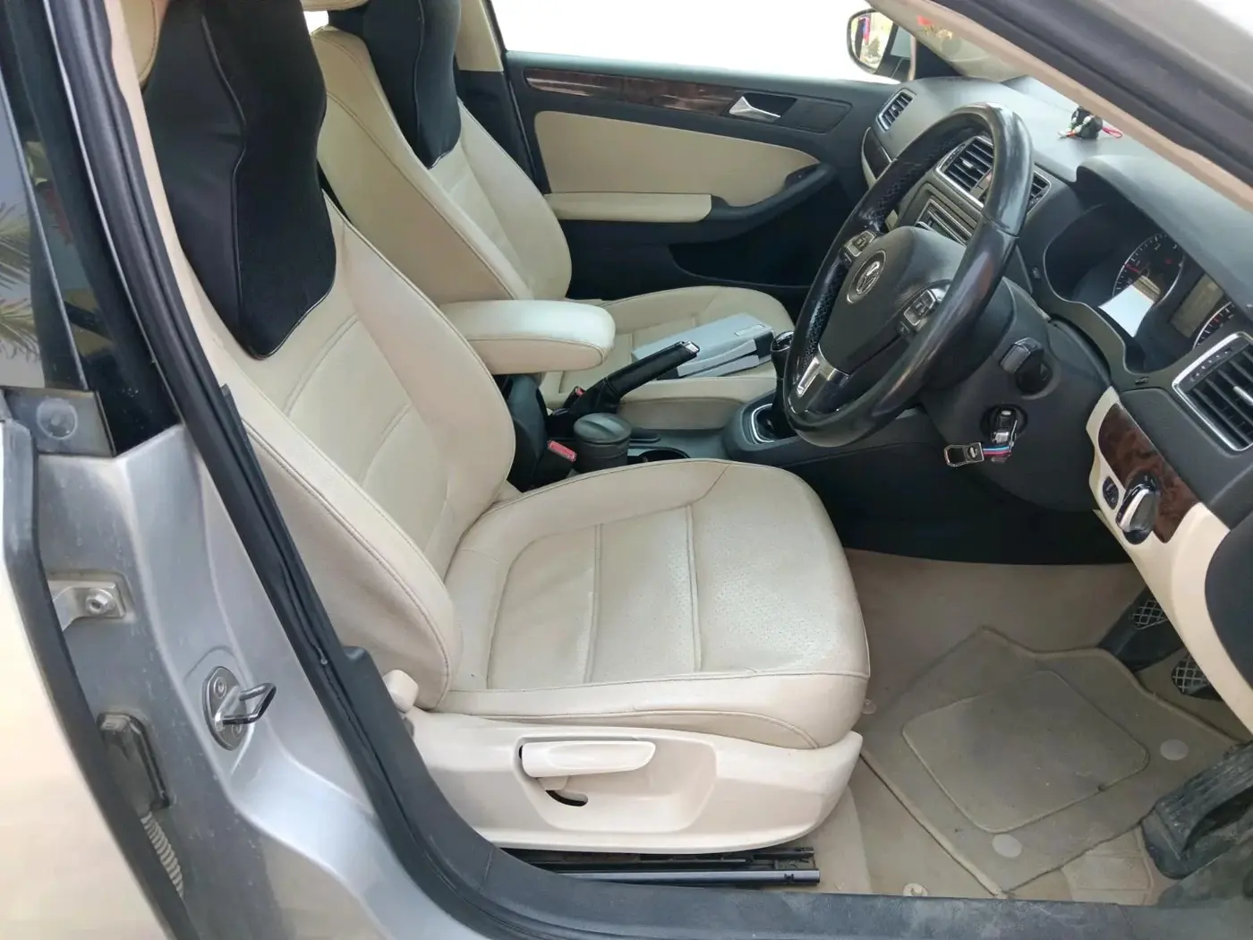 2014 Volkswagen Jetta COMFORTLINE TDI, Diesel, Manual, 2,04,623 km, interior