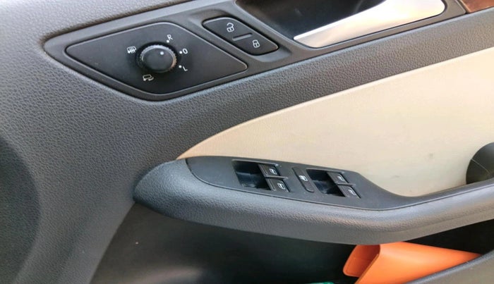 2014 Volkswagen Jetta COMFORTLINE TDI, Diesel, Manual, 2,04,623 km, interior