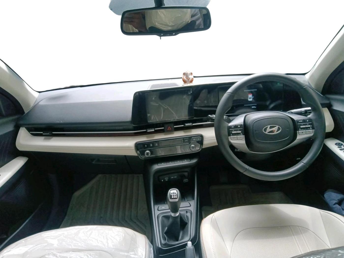 2025 Hyundai Verna SX Plus 1.5 Petrol MT, Petrol, Manual, 3,941 km, interior