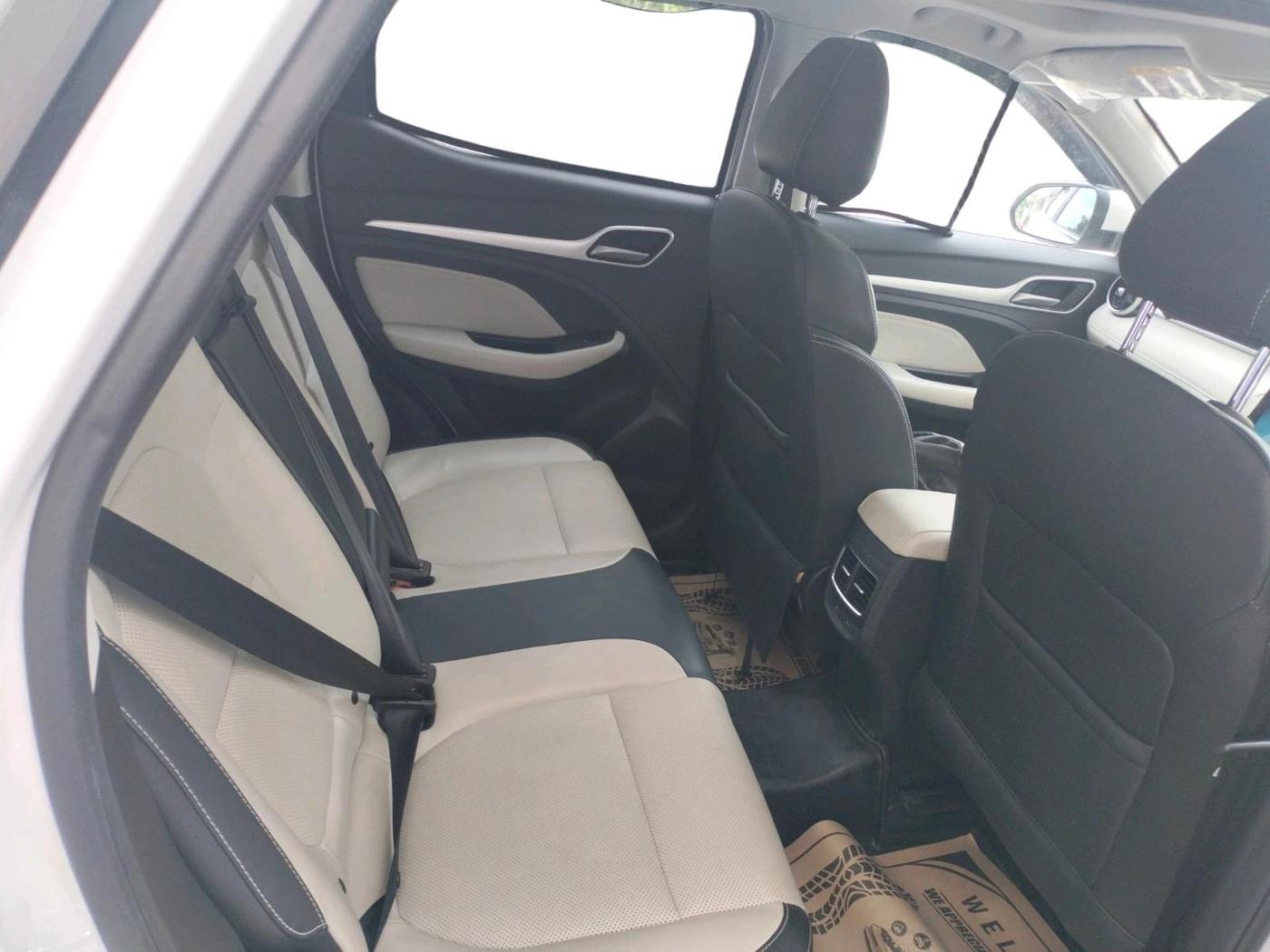 2025 MG ASTOR Select 1.5 CVT (Ivory), Petrol, Automatic, 1,912 km, interior