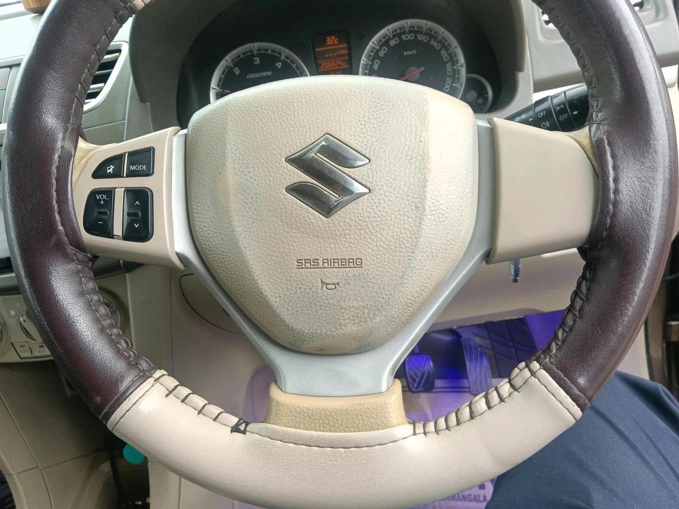 2013 Maruti Ertiga ZDI, Diesel, Manual, 2,06,824 km, interior