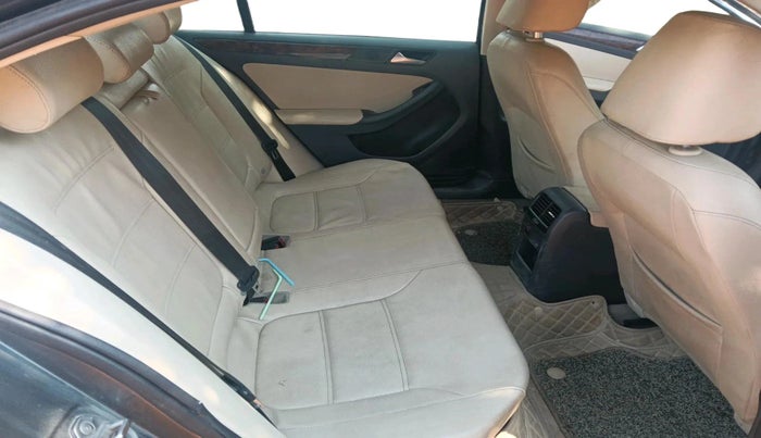 2012 Volkswagen Jetta COMFORTLINE TSI, Petrol, Manual, 1,32,240 km, interior