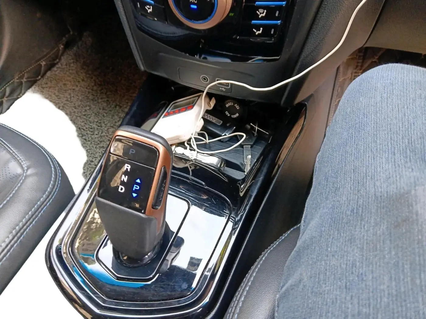 2023 Mahindra XUV400 EL 7.2 KW, Electric, Automatic, 70,701 km, interior